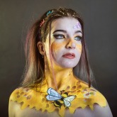 Maquillage corporelle haut du corps et visage